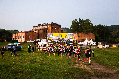 Na principal disputa da competição realizada na Cuesta Paulista, a dos 70 km, Silvanio do Nascimento Silva e Silvia Durigon foram os campeões com quebra de recorde Largada da Brasil Ride Ultra Trail Run 70k  / Foto: Wladimir Togumi - Brasil Ride