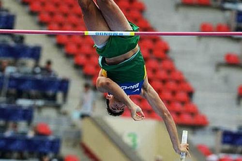 Brasileiro estreia com 5,67 m na temporada de pista coberta / Foto: Eduardo Biscayart / CBAt