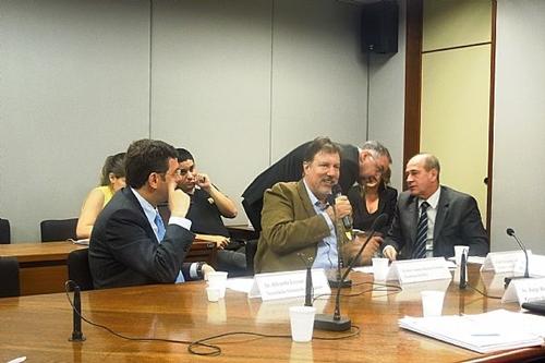 Na mesa: Ricardo Leyser, José Antonio Martins Fernandes e o general Fernando Azevedo e Silva / Foto: Georgios Hatzidakis