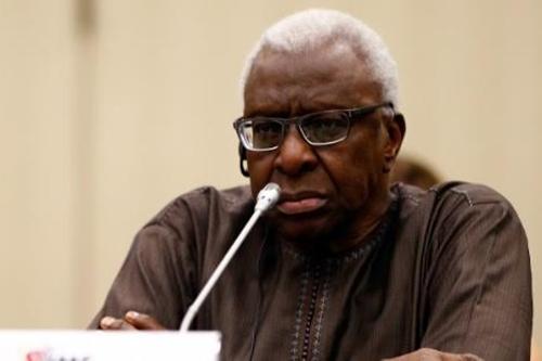 Lamine Diack, ex-presidente da IAAF; seu filho, Papa Massata Diack, foi banido para sempre da entidade / Foto: Jonathan Ferrey / Getty Images