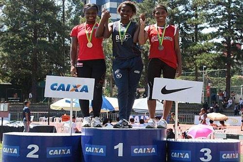 Gabriela Mourão no centro: campeã de 2012 / Foto: Leandro Marchi / CBAt