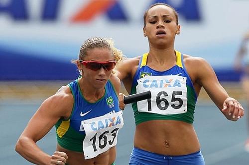 Geisa e Liliane no 4x400m / Foto: Wagner Carmo / CBAt