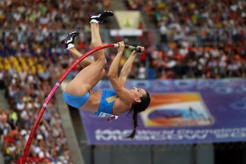 Yelena Isinbayeva, durante sua última competição oficial, no Mundial de Atletismo de Moscou, em 2013 / Foto: Ian Walton / Getty Images