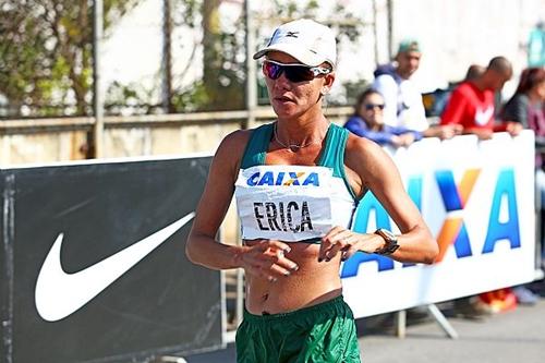 Erica comemora o penta do Troféu Brasil Caixa / Foto: Wagner Carmo / CBAt