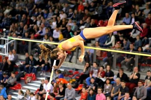 Brasileira atingiu a marca de 4,60m na prova disputada em pista coberta / Foto: Divulgação