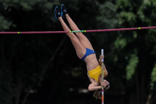 Fabiana Murer está animada para a temporada 2015: “Vai dar para saltar alto esse ano” / Foto: Agência Luz / BM&FBOVESPA