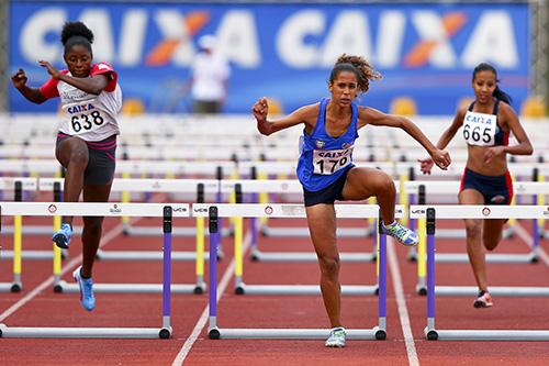 Tainara Abreu, da Asa Sorriso, campeã dos 80 e dos 300 m com barreiras, em 2014/ Foto: Wagner Carmo/CBAt