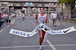 Caio Bonfim, campeão dos 20 km, em 2015, em Blumenau  / Foto: Eraldo Schnaider/CBAt