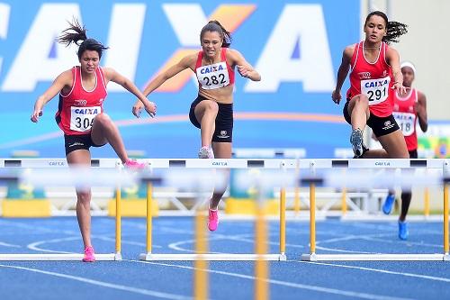 Prova dos 400 m com barreiras de 2015 / Foto: Wagner Carmo/CBAt