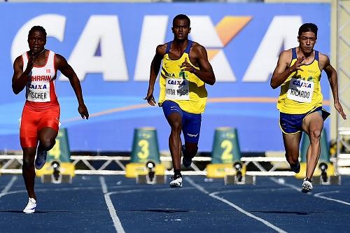 Vitor Hugo dos Santos vence os 100 m / Foto: Wagner Carmo/CBAt