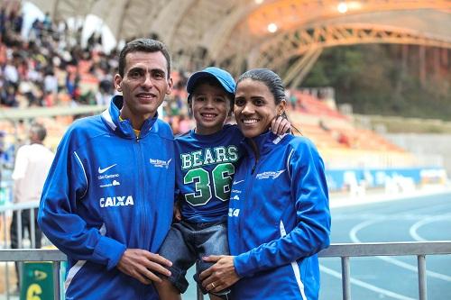 Incentivada pelo marido e pelo técnico Adauto Domingues, fundista do Clube de Atletismo BM&FBOVESPA testa os 10.000 m, mas diz que o foco na temporada é conquistar o índice para o Mundial de Londres nos 5.000 m / Foto: Agência Luz/BM&FBOVESPA