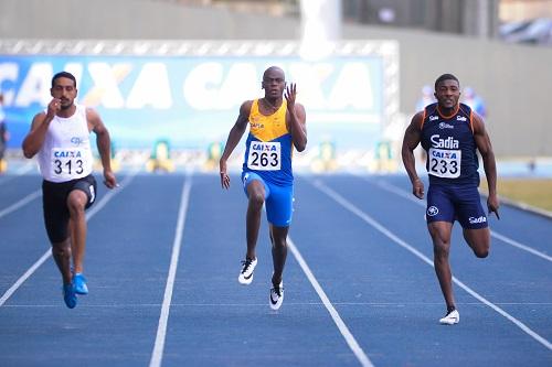 Nomes como Vítor Hugo dos Santos e Vitória Rosa estarão na competição das Bahamas, dias 22 e 23 de abril; o principal objetivo é conquistar a vaga para disputa do Mundial de Londres, em agosto / Foto: Agência Luz/BM&FBOVESPA