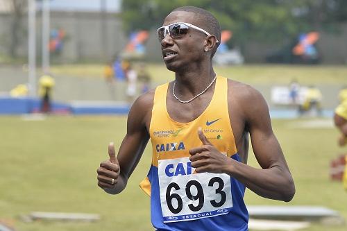 Corredor da B3 Atletismo, que já tem índice para o Mundial de Londres nos 800 m, disputa neste sábado (27/5/2017), pela primeira vez, a mais tradicional distância do meio-fundo / Foto: Osvaldo F./Contrapé/B3 Atletismo