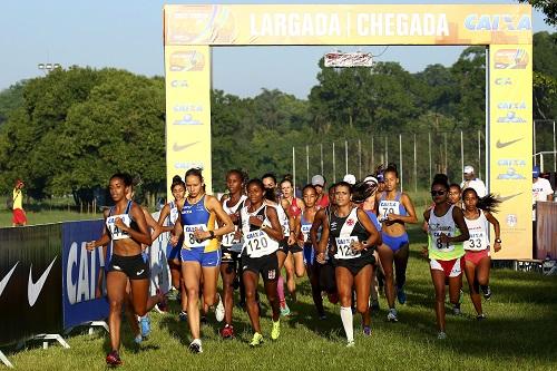 Largada do adulto feminino em 2017 / Foto: Wagner Carmo/CBAt