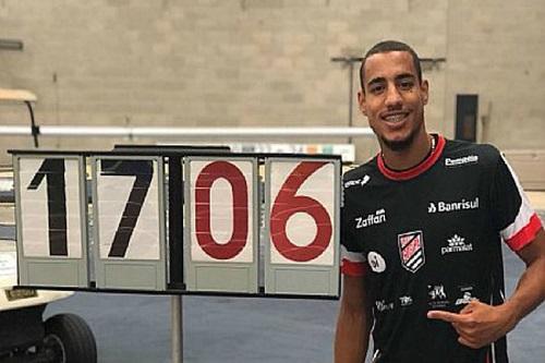 Brasileiro melhorou sua marca na liderança no Ranking Mundial Indoor do salto triplo / Foto: CBAt/Divulgação