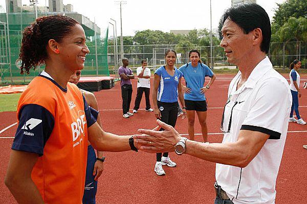 Bárbara Leôncio e Katsuhico Nakaia no camping de 2010 / Foto: Marcelo Ferrelli/CBAt