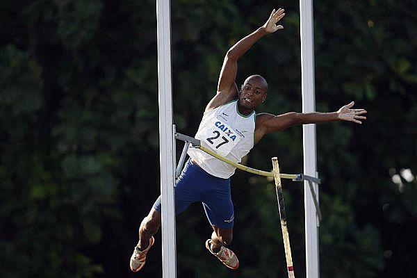 Anderson na prova do salto com vara / Foto: Fernando Soutelo-Agif/Divulgação CBAt