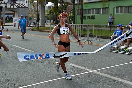 Cisiane Dutra, na marcha / Foto: Eraldo Schnaider/CBAt