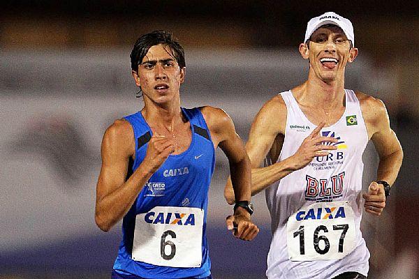 Moacir Zimmermann ultrapassa Caio Bonfim durante disputa dos 20.000 m marcha no Troféu Brasil Caixa de Atletismo / Foto: Wagner Carmo/CBAt