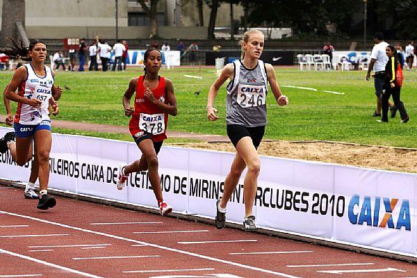 Final dos 1.000 m na primeira edição do Campeonato Brasileiro Interclubes de Mirins em 2010 / Foto: Juliano Pavan/CBAt