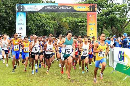 Largada da prova masculina da Copa Brasil  / Foto: Wagner Carmo/CBAt