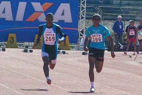 Renato (269), campeão dos 100 e 200 m e eleito o melhor atleta do torneio/ Foto: Jair Costa/CBAt