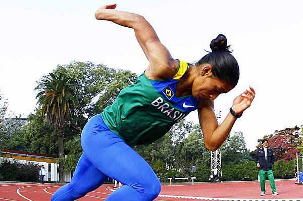 Ana Cláudia treina sob orientação de Nakaya / Foto: Wagner Carmo/CBAt