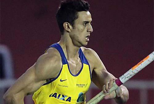 Augusto Dutra conquistou a medalha de bronze na prova do salto com vara em Ostrava, na República Tcheca / Foto: Wagner Carmo/CBAt