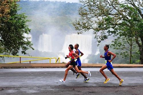 Passagem pelas Cataratas é um dos pontos altos da prova / Foto: Marcos Labanca