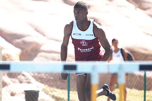 Igor Jerônimo fez o índice nos 110m com barreiras / Foto: Fernanda Paradizo / ZDL