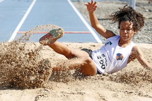 Com apenas 13 anos, a paranaense conquistou o público / Foto: Gaspar Nóbrega/Exemplus/COB