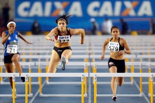 Paolla Ferlin na briga por medalhas em 2014 / Foto: Gaspar Nobrega