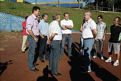 Evandro Roman (centro) e Martinho Santos  / Foto: Divulgação CBAt