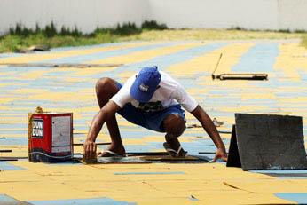 A primeira pista de atletismo móvel do país, fabricada e doada pelo Ministério do Esporte ao Centro Olímpico da Faculdade de Educação Física da Universidade de Brasília (UnB), deve chegar à capital federal ainda este ano / Foto: Francisco Medeiros