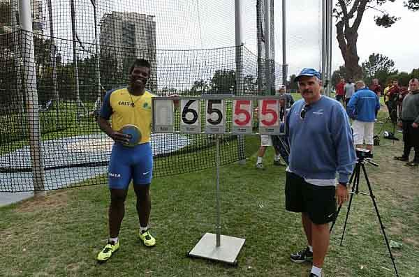 Ronald Julião bate recorde nos EUA - ao lado do técnico João Paulo / Foto: Divulgação