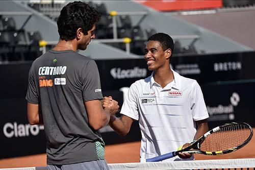 Número um do Brasil no badminton e líder do ranking de duplas da ATP conversaram sobre seus esportes e bateram bola na quadra central do Jockey Club / Foto: João Pires/FotoJump