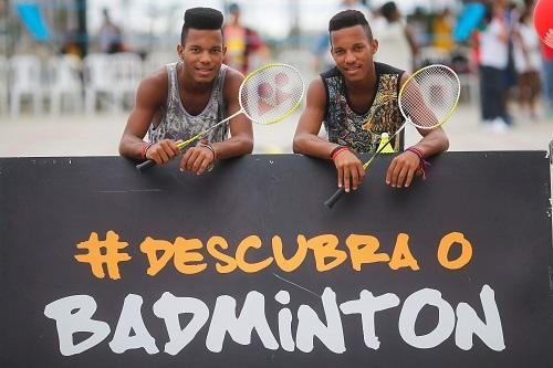 Evento recebeu cerca de 400 pessoas, que puderam conhecer e experimentar gratuitamente um pouco da modalidade nas 15 quadras montadas / Foto: Daniel Ramalho/Divulgação BWF