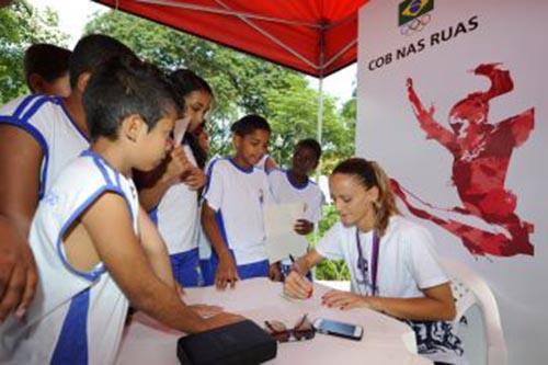 O primeiro evento foi realizado na Praça Costa Pereira, em Vitória (ES), , com a presença de Fabi, bicampeã olímpica pela Seleção Brasileira de Vôlei / Foto: Divulgação