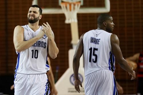 Com cesta de Ansaloni nos últimos segundos, time ganha mais uma e segue em primeiro lugar na fase classificatória / Foto: Divulgação