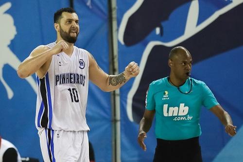 O líder do campeonato recebe o Mogi das Cruzes nesta quarta-feira (20) às 19h30; ambos somam 17 pontos após nove jogos  / Foto: Ricardo Bufolin/ECP