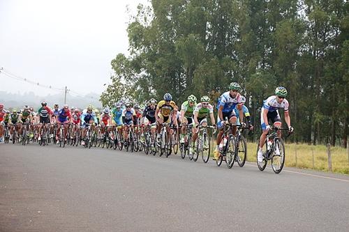 Atletas terão que pedalar até 256,4km para conseguir conquistar uma medalha. Trecho de paralelos (pedras) também faz parte do percurso / Foto: CBC / Divulgação