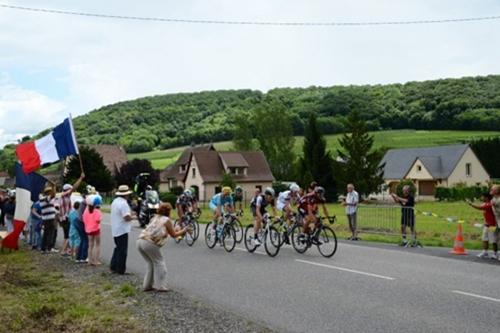 Torcida francesa apoia ciclistas no Tour, nesta segunda-feira / Foto: © Presse Sports / J.Prevost