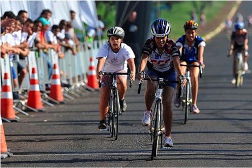 Disputa foi acirrada na etapa anterior / Foto: Ivan Storti / FPCiclismo 