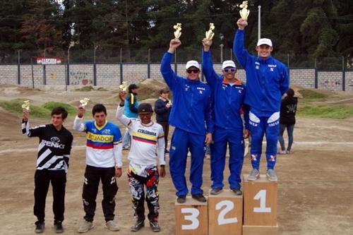 Pódio elite masculino / Foto: CBC / Divulgação