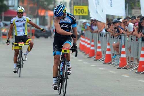 Comemoração pelo bom desempenho / Foto: Ivan Storti/FPCiclismo