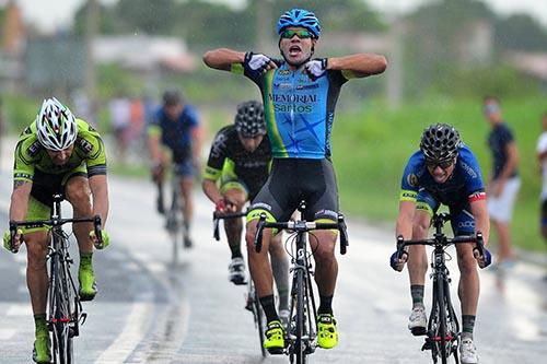 Gideoni venceu a etapa e garantiu o título / Foto: Ivan Storti/FPCiclismo