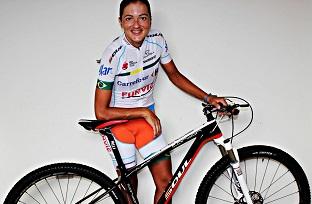 Cristiane Silva e sua nova bike Soul Carbon XTR / Foto: Divulgação/Brasil Pro Cycling