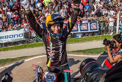 Mariana Pajón celebra vitória na Argentina / Foto: Craig Dutton