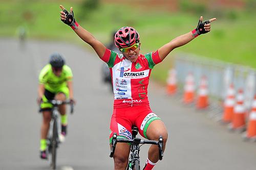 Chegada no feminino / Foto: Ivan Storti/FPCiclismo