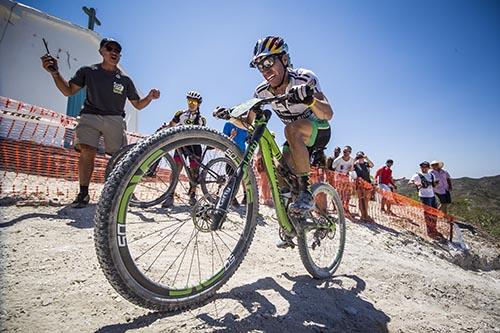 Avancini na subida da Igrejinha / Foto: Fabio Piva / Brasil Ride